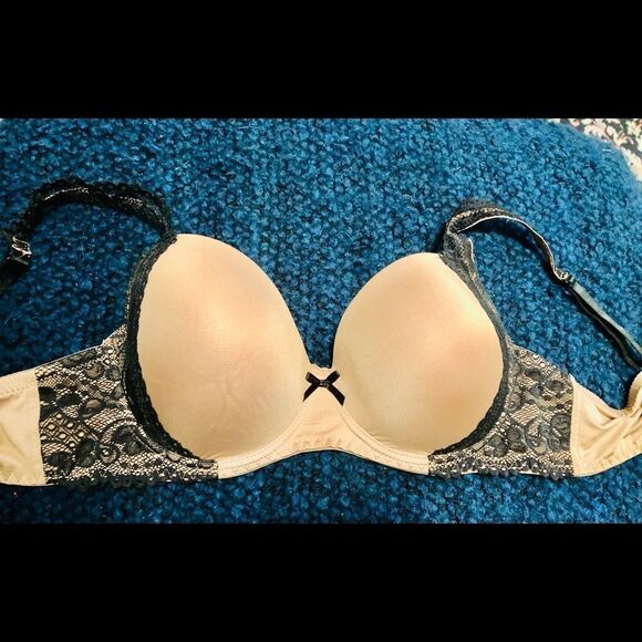 Beautiful bra by IZOD in size 42C - Picture 1 of 3